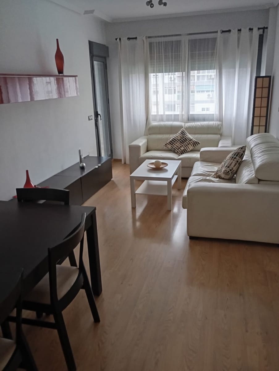 2 slaapkamer Flat te huur in Malaga stad met zwembad - € 1.400 (Ref: 9677893)