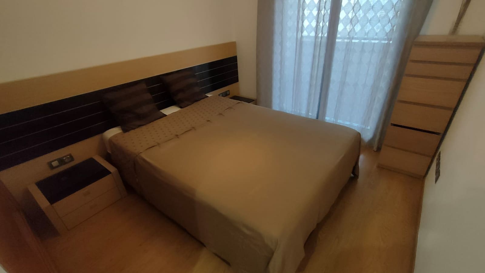 2 slaapkamer Flat te huur in Malaga stad met zwembad - € 1.400 (Ref: 9677893)