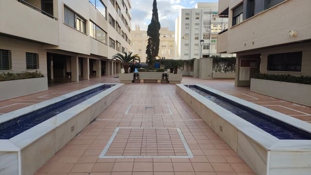 2 slaapkamer Flat te huur in Mainake, Málaga stad met zwembad - € 1.400 (Ref: 9677893)