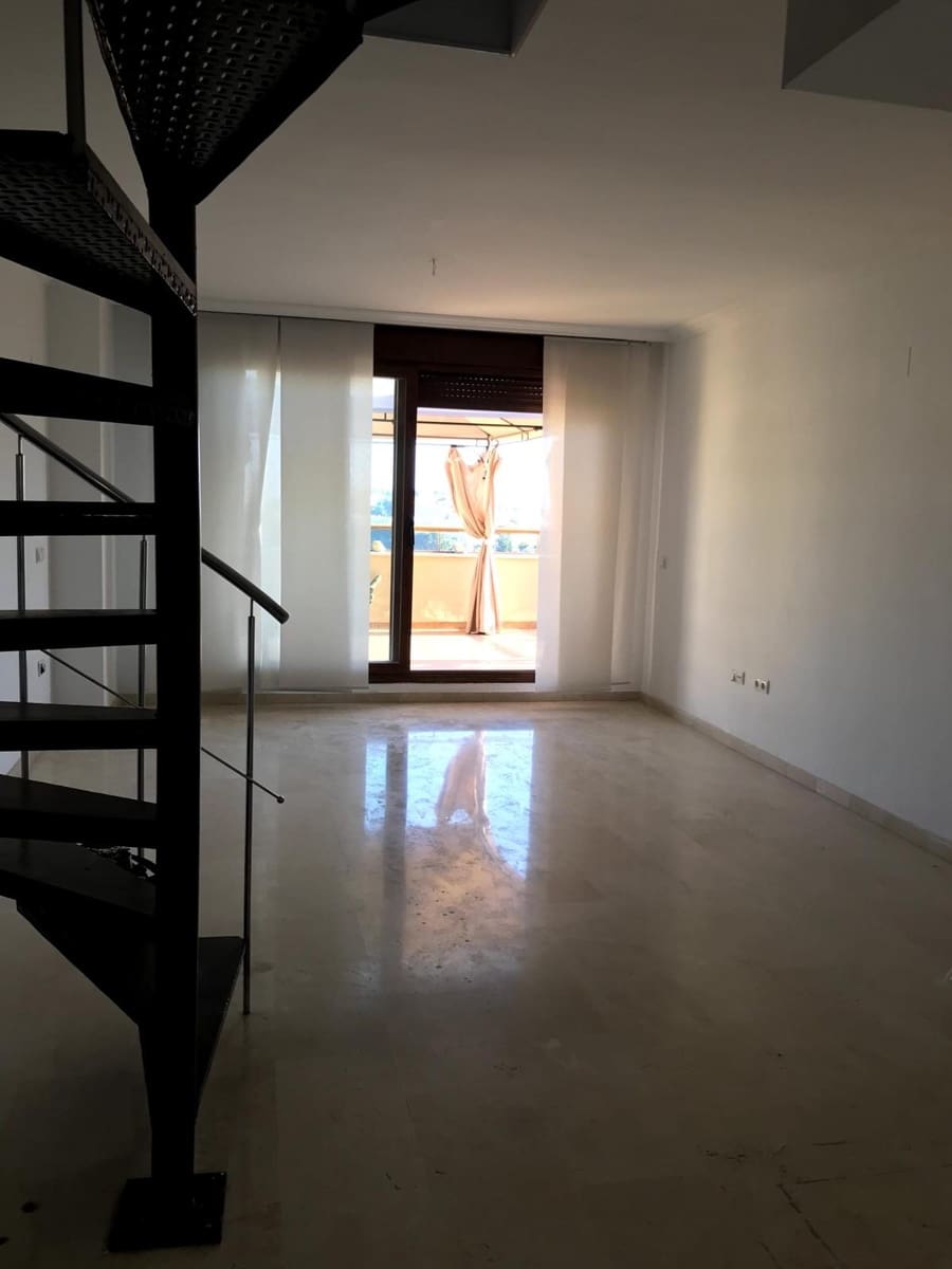 4 bedroom Penthouse for rent in Torrequebrada with pool garage - € 2,500 (Ref: 9727653)