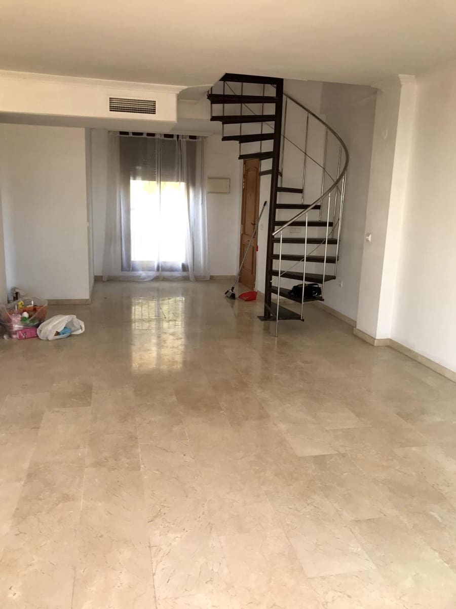 4 bedroom Penthouse for rent in Torrequebrada with pool garage - € 2,500 (Ref: 9727653)