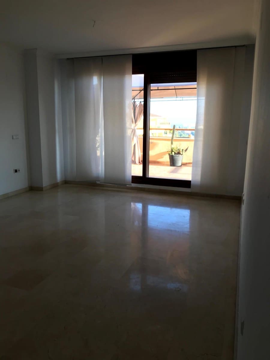 4 bedroom Penthouse for rent in Torrequebrada with pool garage - € 2,500 (Ref: 9727653)