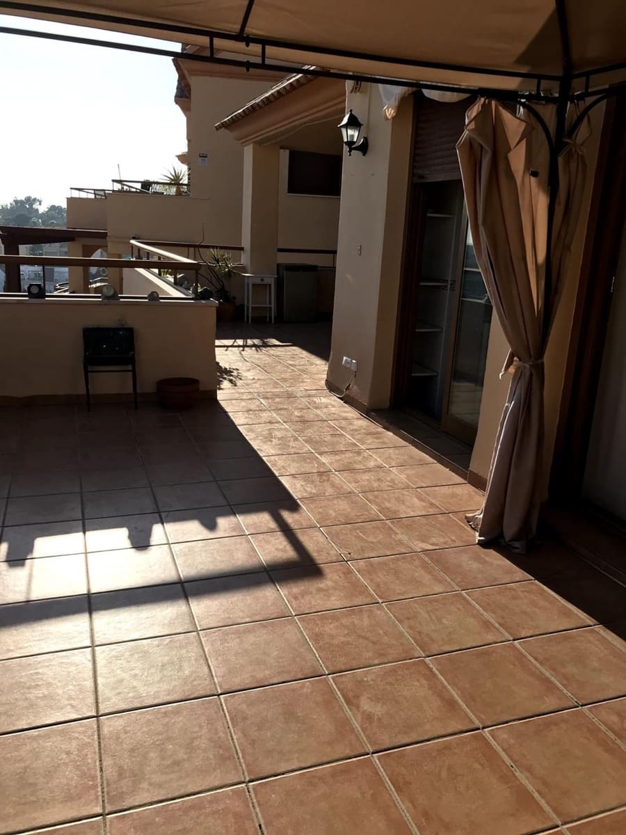 4 bedroom Penthouse for rent in Torrequebrada with pool garage - € 2,500 (Ref: 9727653)