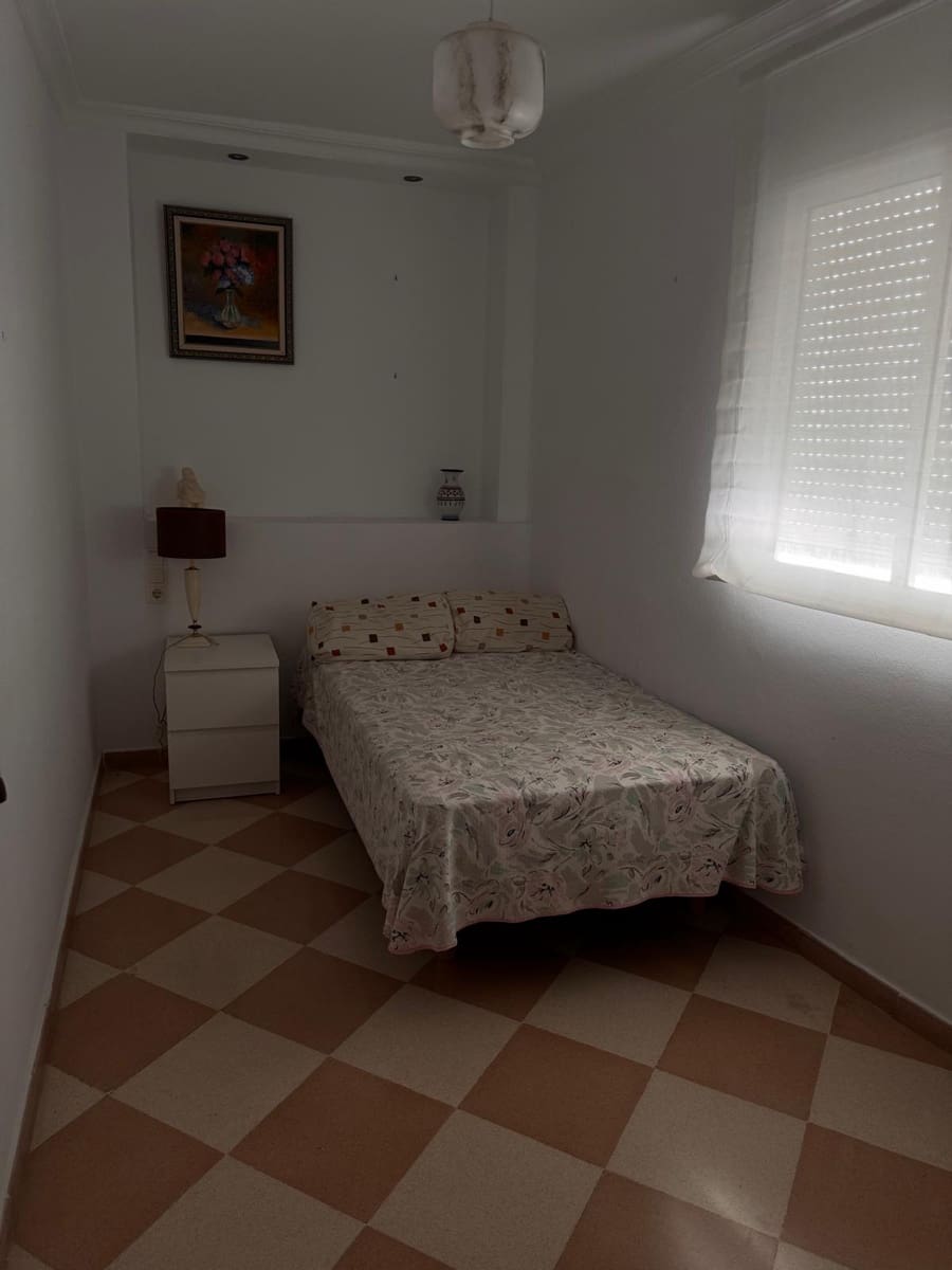 3 bedroom Flat for rent in Rincon de la Victoria - € 1,200 (Ref: 9747360)