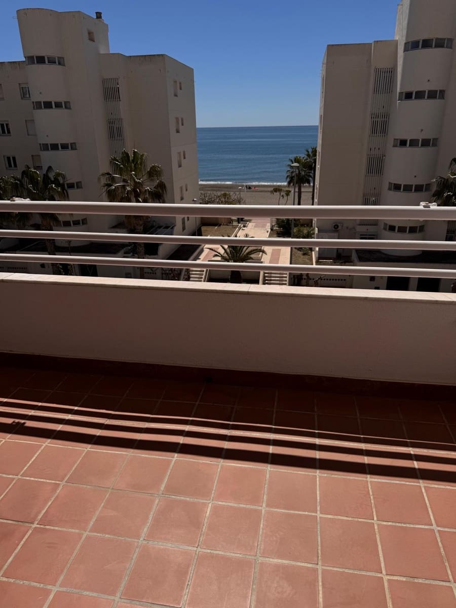 3 bedroom Flat for rent in Rincon de la Victoria - € 1,200 (Ref: 9747360)