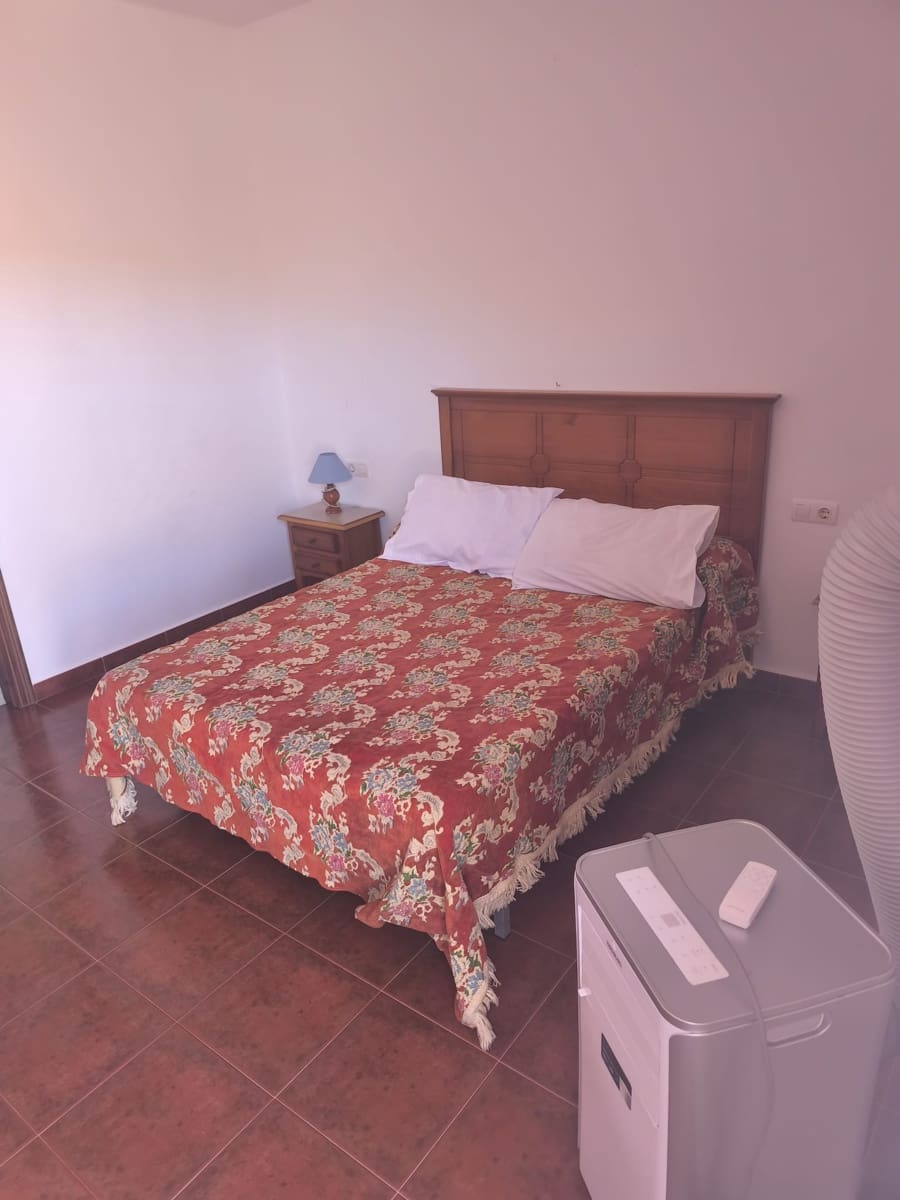 Mark att hyra i Sedella - 900 € (Ref: 9789511)