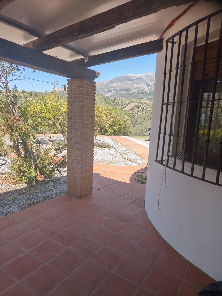 Mark att hyra i Sedella - 900 € (Ref: 9789511)