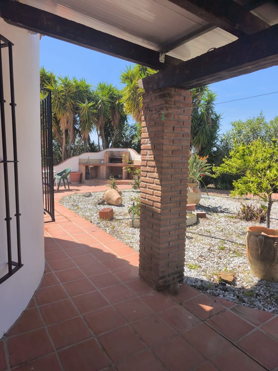 Mark att hyra i Sedella - 900 € (Ref: 9789511)