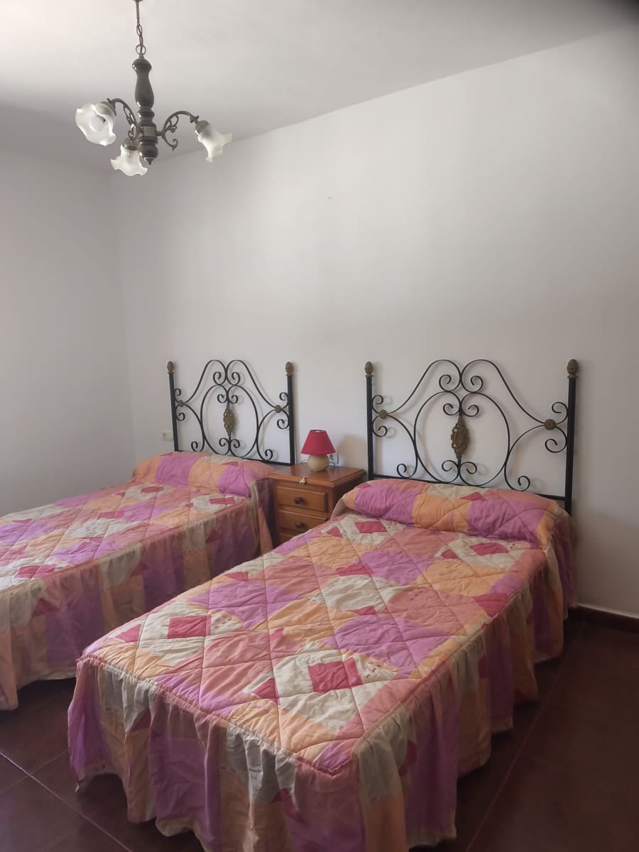 Mark att hyra i Sedella - 900 € (Ref: 9789511)