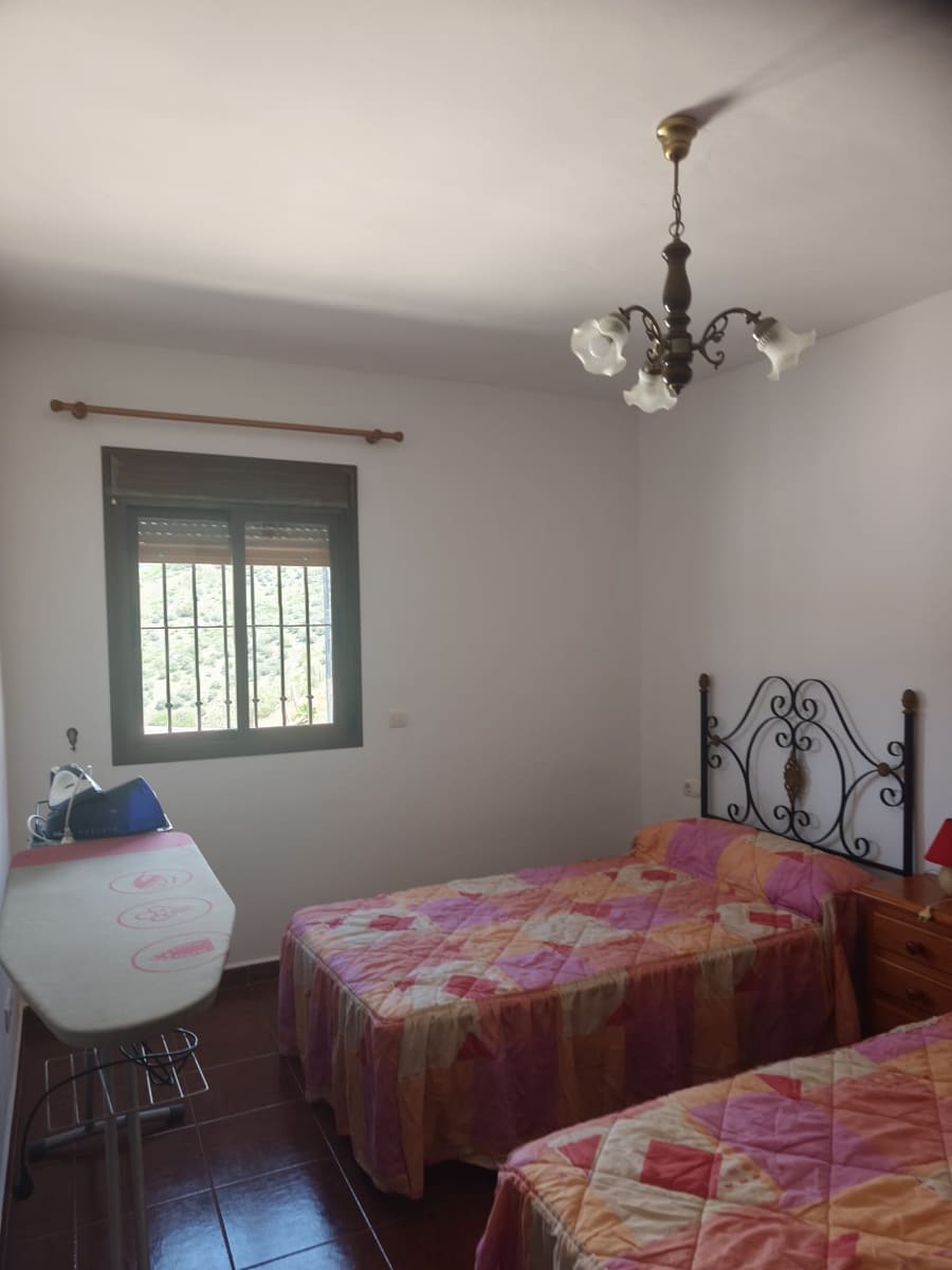 Mark att hyra i Sedella - 900 € (Ref: 9789511)