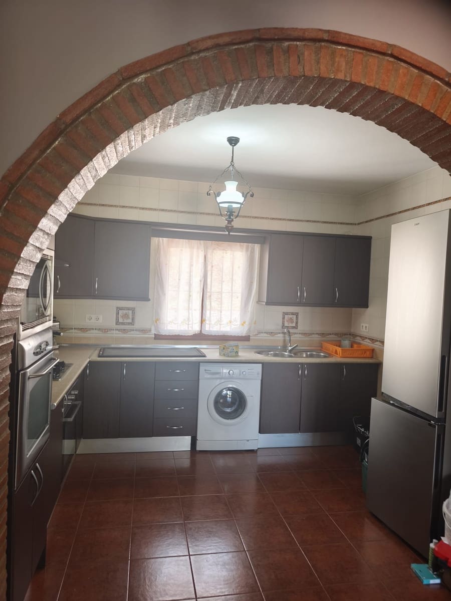 Mark att hyra i Sedella - 900 € (Ref: 9789511)