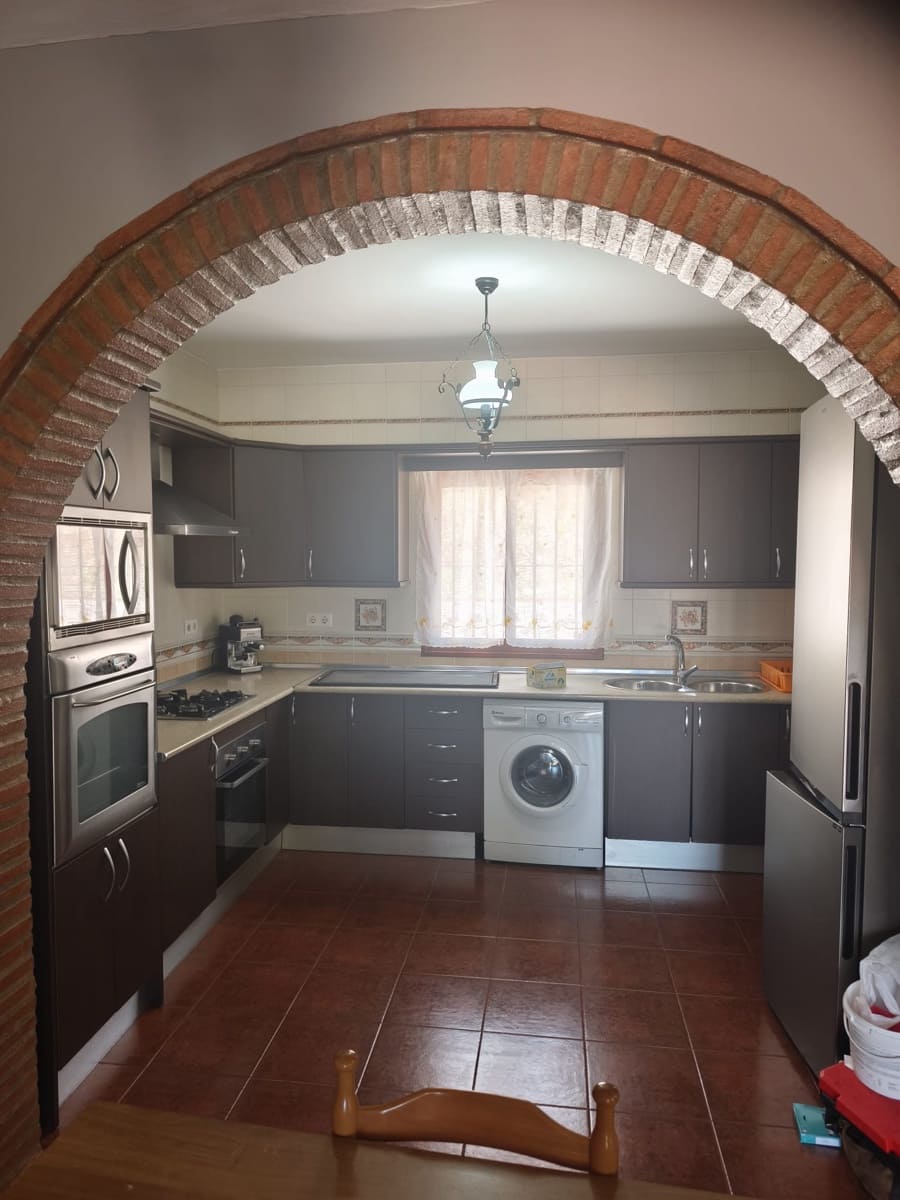 Mark att hyra i Sedella - 900 € (Ref: 9789511)