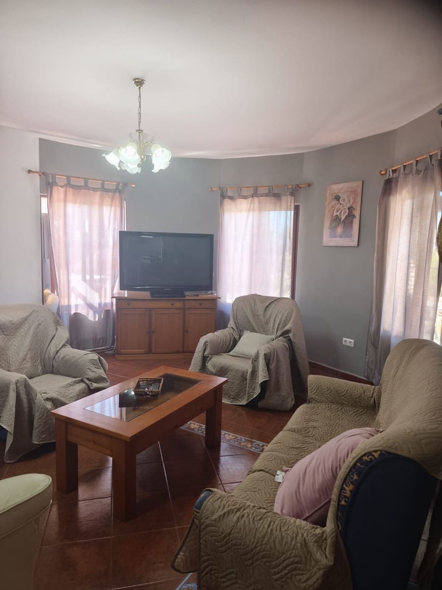 Mark att hyra i Sedella - 900 € (Ref: 9789511)