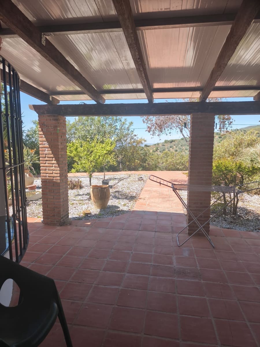 Mark att hyra i Sedella - 900 € (Ref: 9789511)