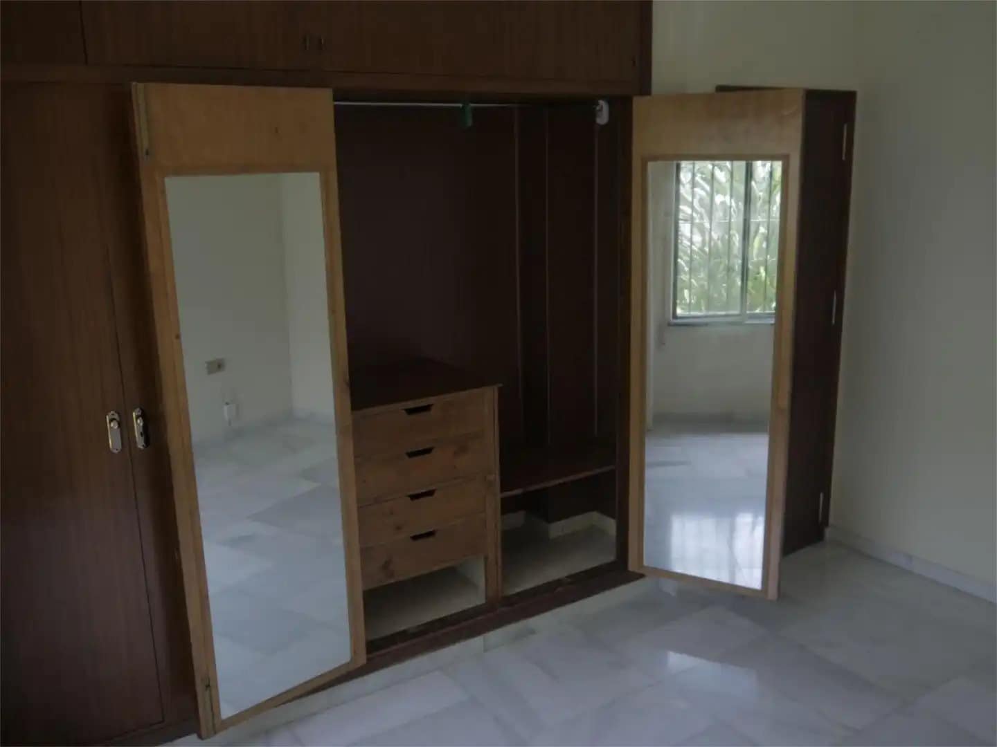 3 bedroom Villa for rent in Malaga city with garage - € 2,400 (Ref: 9790012)