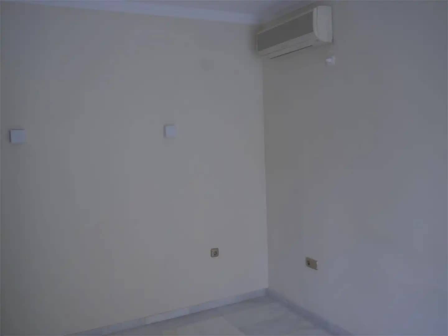 3 bedroom Villa for rent in Malaga city with garage - € 2,400 (Ref: 9790012)