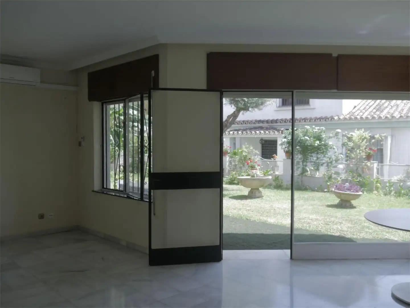 3 bedroom Villa for rent in Malaga city with garage - € 2,400 (Ref: 9790012)