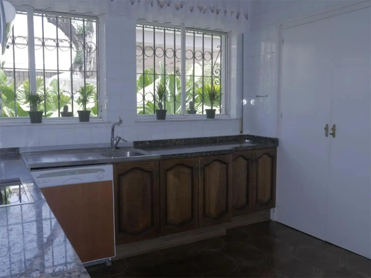 3 bedroom Villa for rent in Malaga city with garage - € 2,400 (Ref: 9790012)