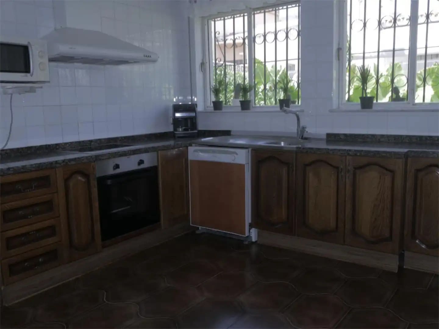 3 bedroom Villa for rent in Malaga city with garage - € 2,400 (Ref: 9790012)