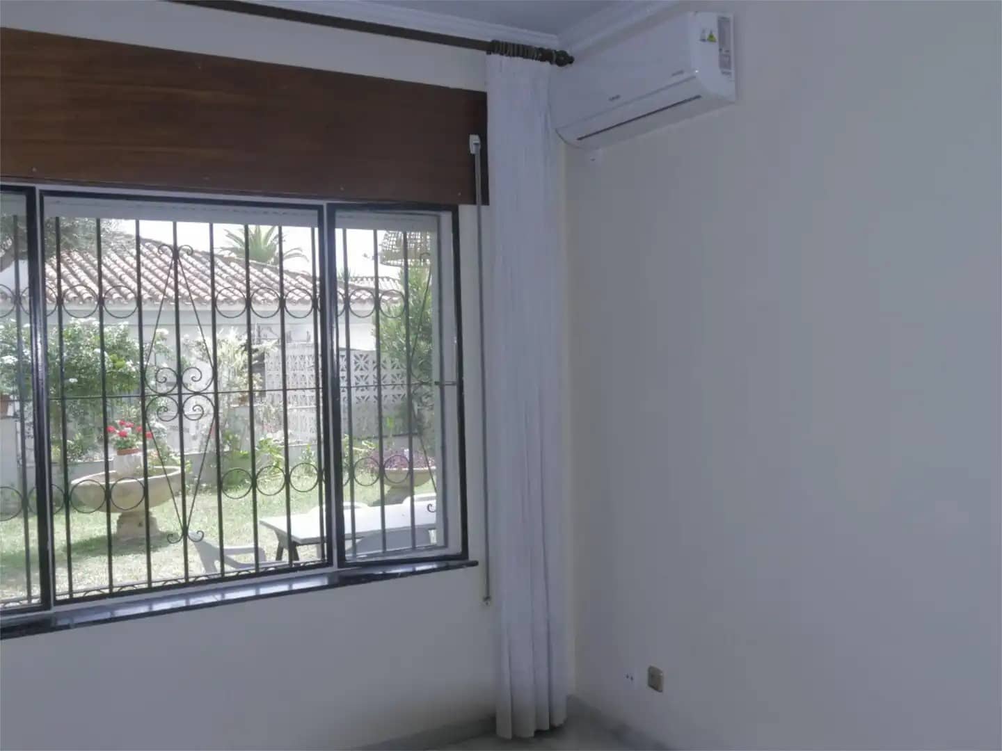 3 bedroom Villa for rent in Malaga city with garage - € 2,400 (Ref: 9790012)