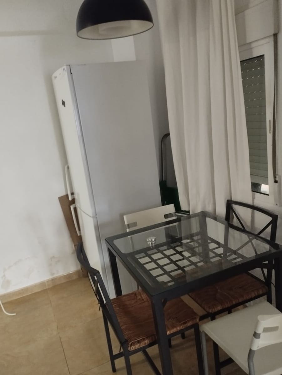 2 slaapkamer Flat te huur in Torremolinos - € 1.000 (Ref: 9827471)