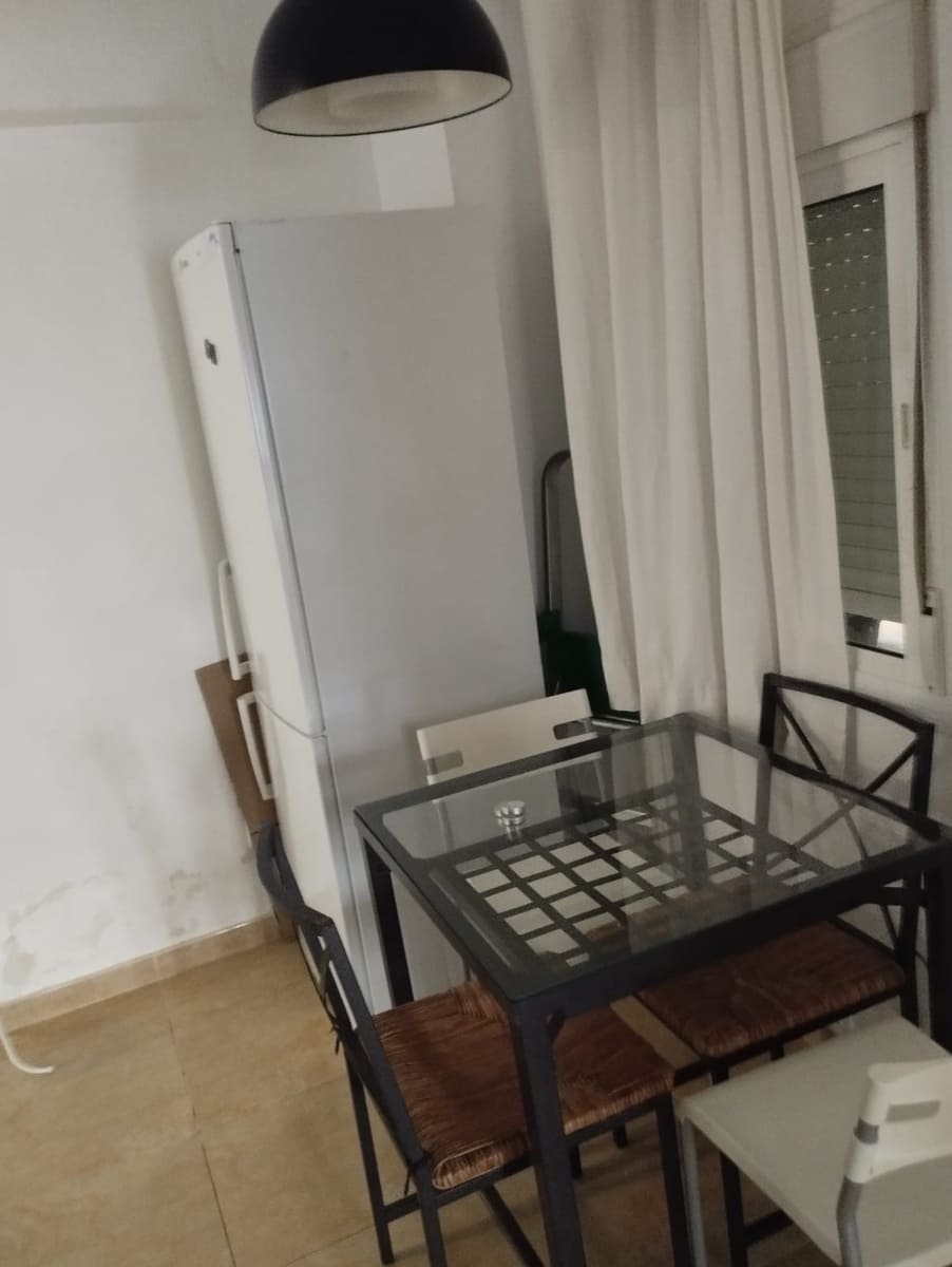 2 slaapkamer Flat te huur in Torremolinos - € 1.000 (Ref: 9827471)