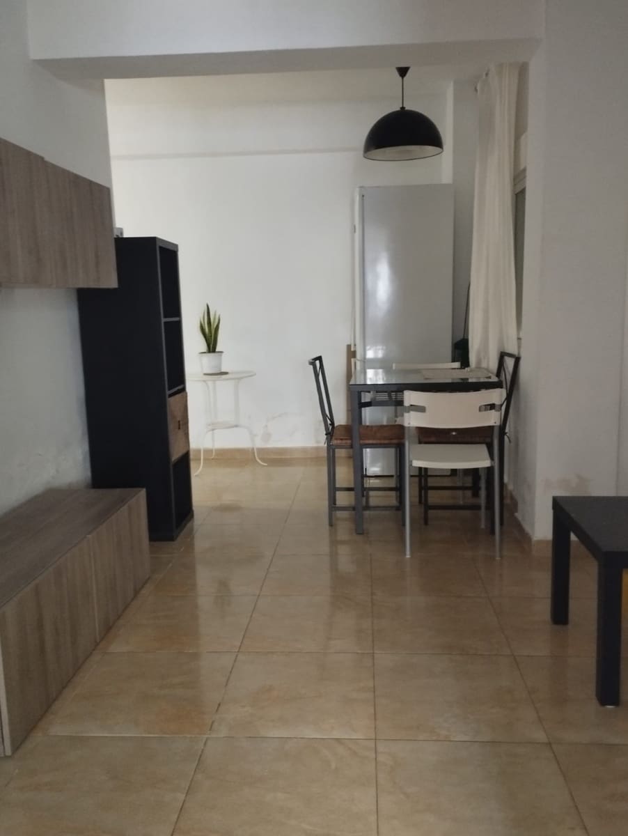 2 slaapkamer Flat te huur in Torremolinos - € 1.000 (Ref: 9827471)
