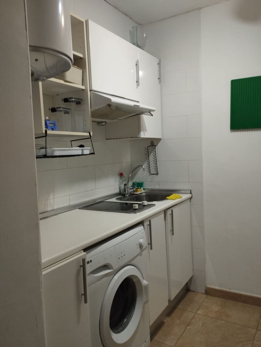 2 slaapkamer Flat te huur in Torremolinos - € 1.000 (Ref: 9827471)