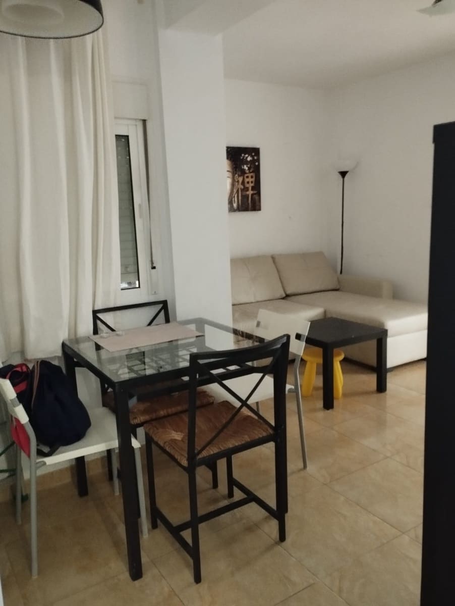 2 slaapkamer Flat te huur in Torremolinos - € 1.000 (Ref: 9827471)