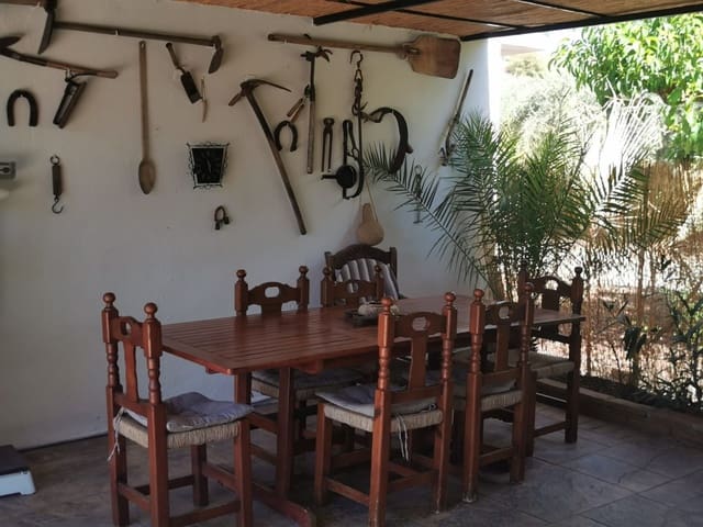 Ubebygd land til leie i Guaro - € 1 200 (Ref: 9838287)