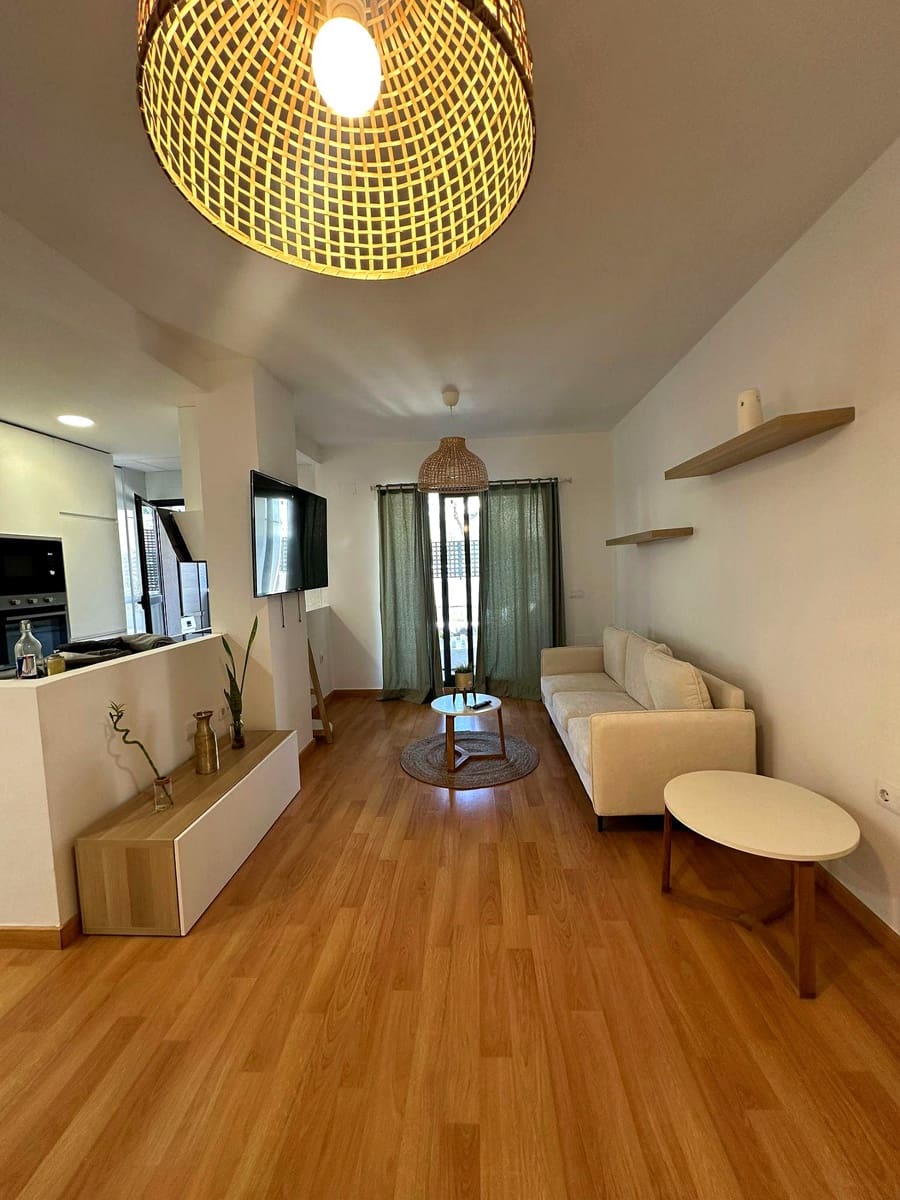 2 slaapkamer Flat te huur in Malaga stad met zwembad garage - € 1.500 (Ref: 9891291)