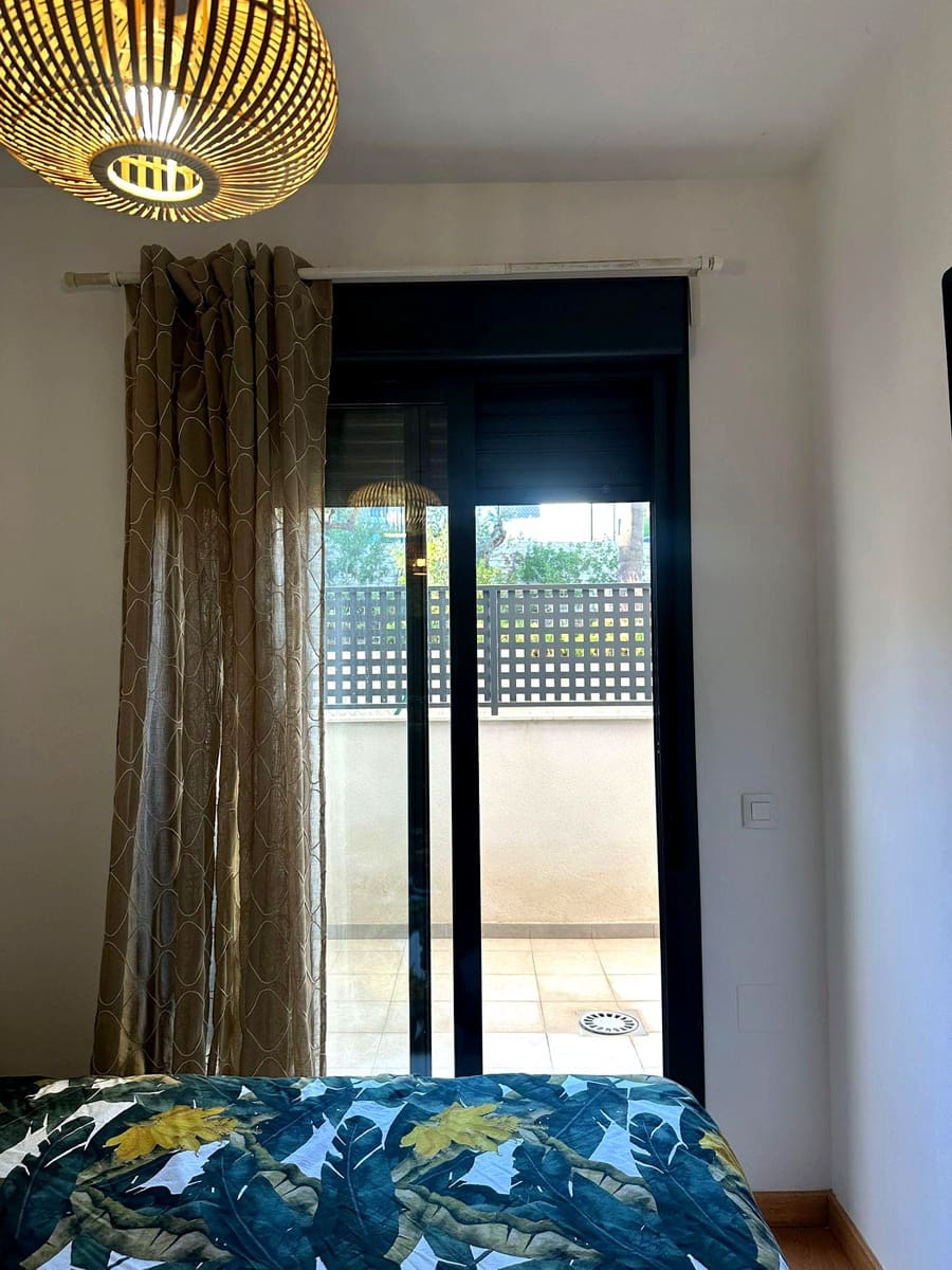 2 slaapkamer Flat te huur in Malaga stad met zwembad garage - € 1.500 (Ref: 9891291)
