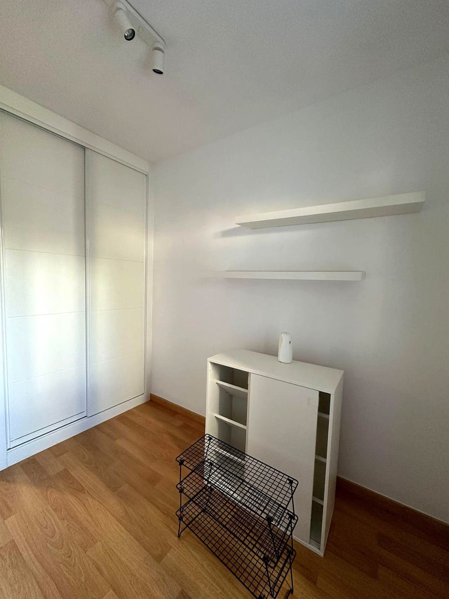 2 slaapkamer Flat te huur in Malaga stad met zwembad garage - € 1.500 (Ref: 9891291)