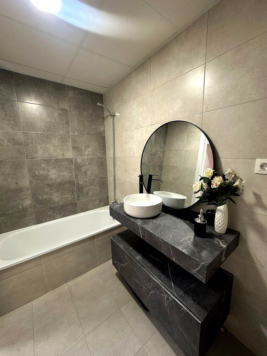 2 slaapkamer Flat te huur in Malaga stad met zwembad garage - € 1.500 (Ref: 9891291)