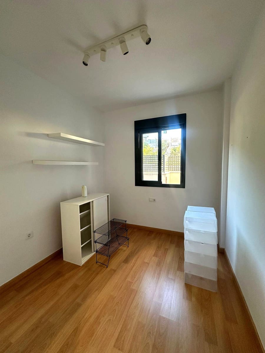 2 slaapkamer Flat te huur in Malaga stad met zwembad garage - € 1.500 (Ref: 9891291)