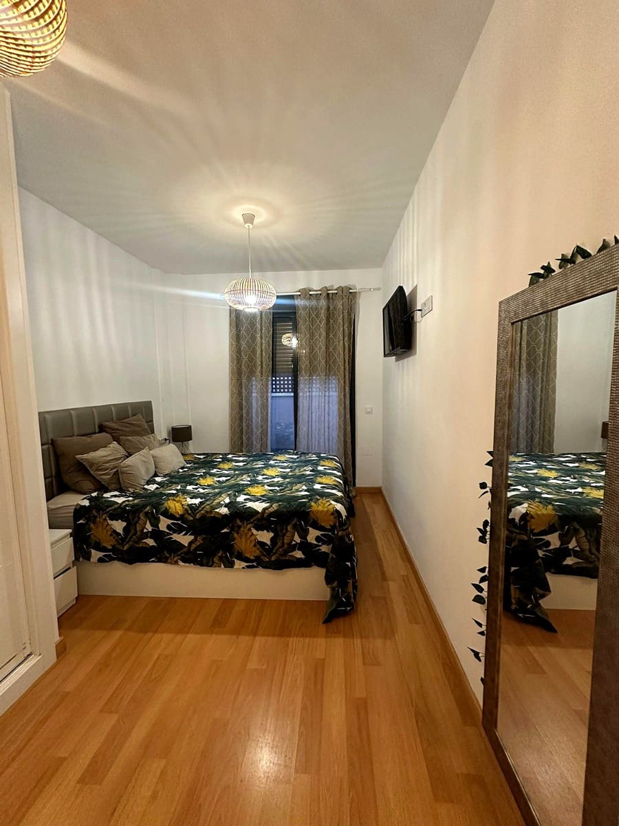 2 slaapkamer Flat te huur in Malaga stad met zwembad garage - € 1.500 (Ref: 9891291)