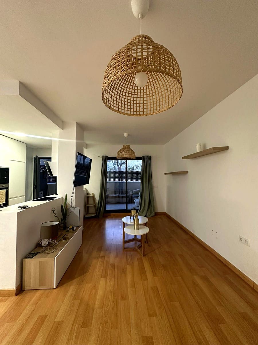 2 slaapkamer Flat te huur in Malaga stad met zwembad garage - € 1.500 (Ref: 9891291)