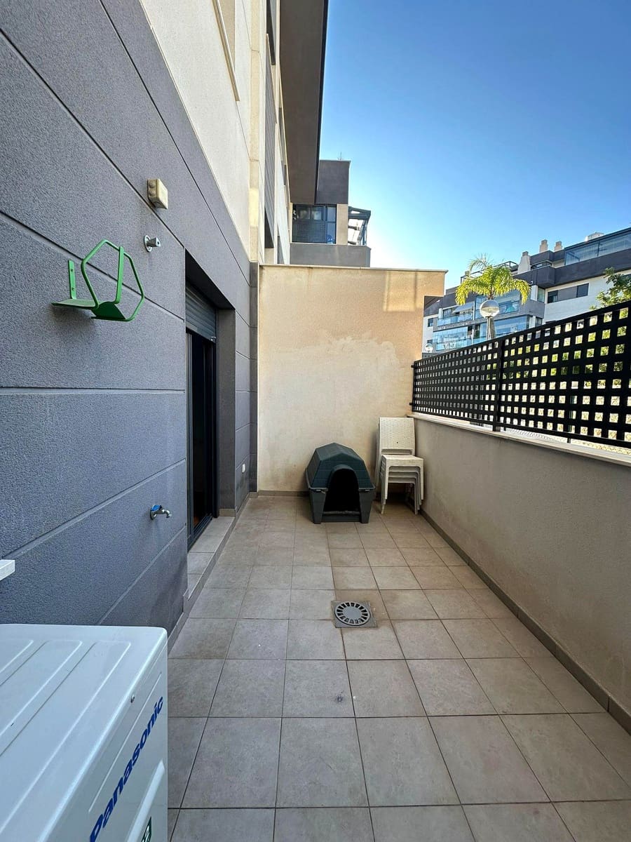 2 slaapkamer Flat te huur in Malaga stad met zwembad garage - € 1.500 (Ref: 9891291)
