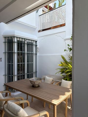 4 sypialnia Dom szeregowy do wynajęcia w Nueva Atalaya, Estepona z basenem garażem - 4 000 € (Ref: 9902685)