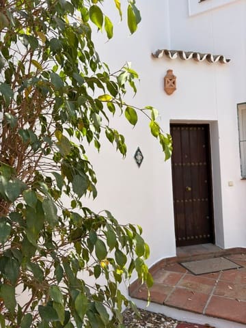 4 sypialnia Dom szeregowy do wynajęcia w Nueva Atalaya, Estepona z basenem garażem - 4 000 € (Ref: 9902685)