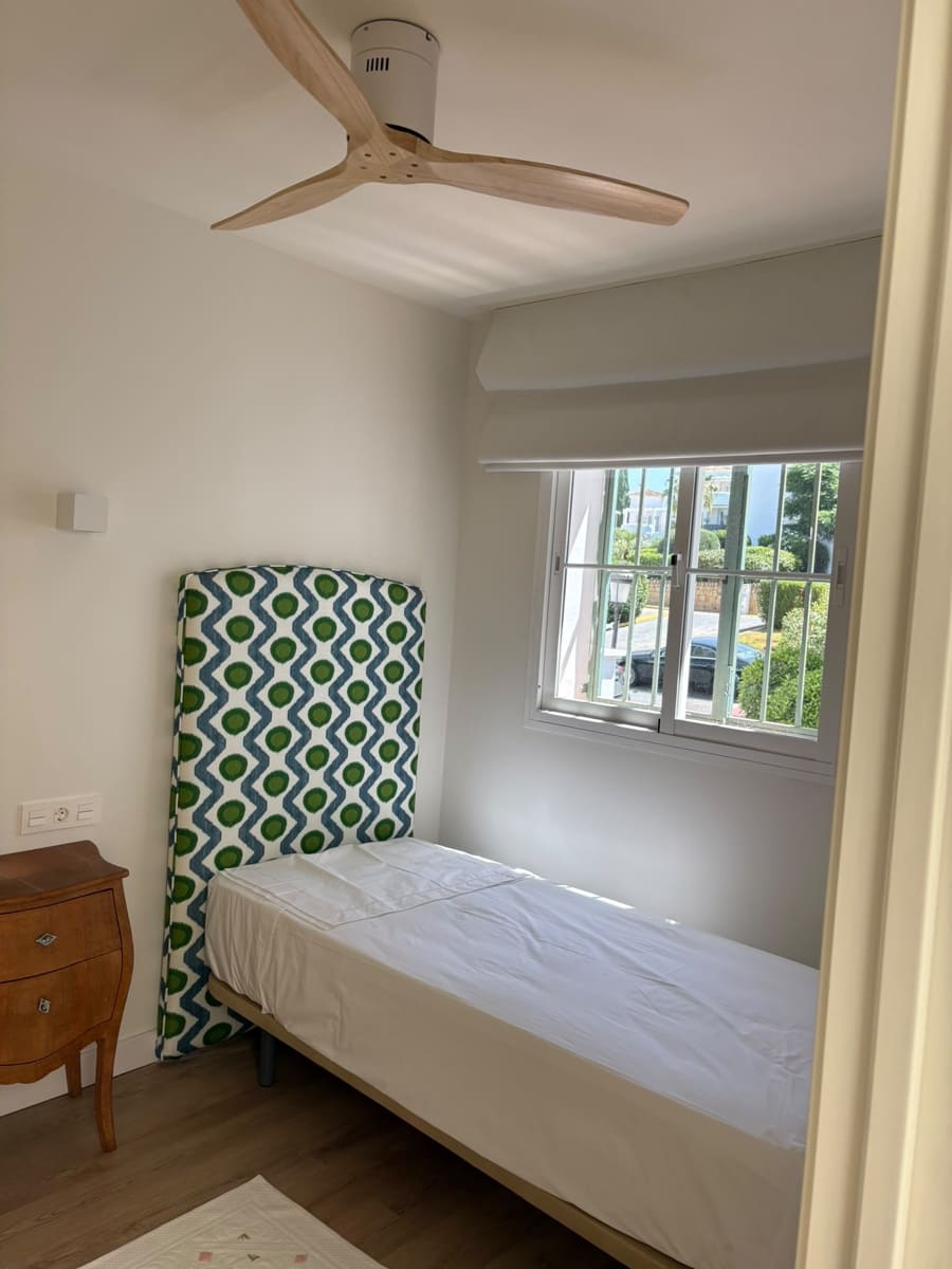 4 sypialnia Dom szeregowy do wynajęcia w Estepona z basenem garażem - 4 000 € (Ref: 9902685)