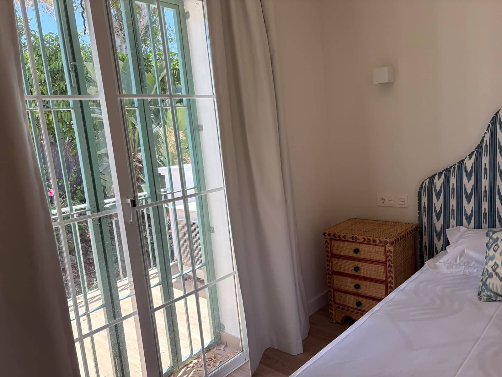4 sypialnia Dom szeregowy do wynajęcia w Estepona z basenem garażem - 4 000 € (Ref: 9902685)