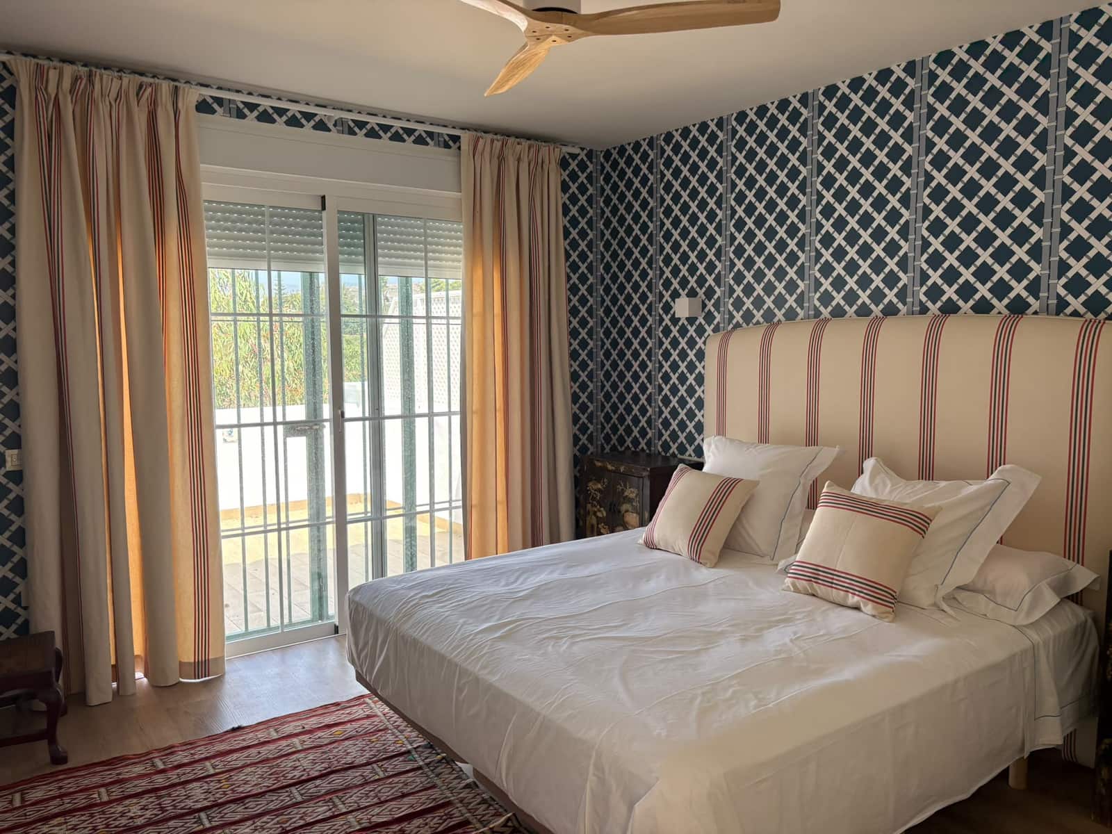 4 sypialnia Dom szeregowy do wynajęcia w Estepona z basenem garażem - 4 000 € (Ref: 9902685)