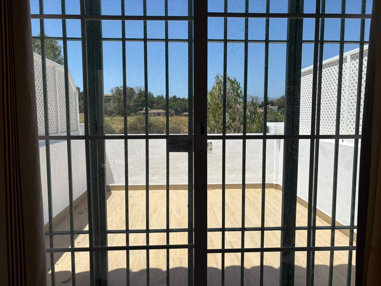 4 sypialnia Dom szeregowy do wynajęcia w Estepona z basenem garażem - 4 000 € (Ref: 9902685)