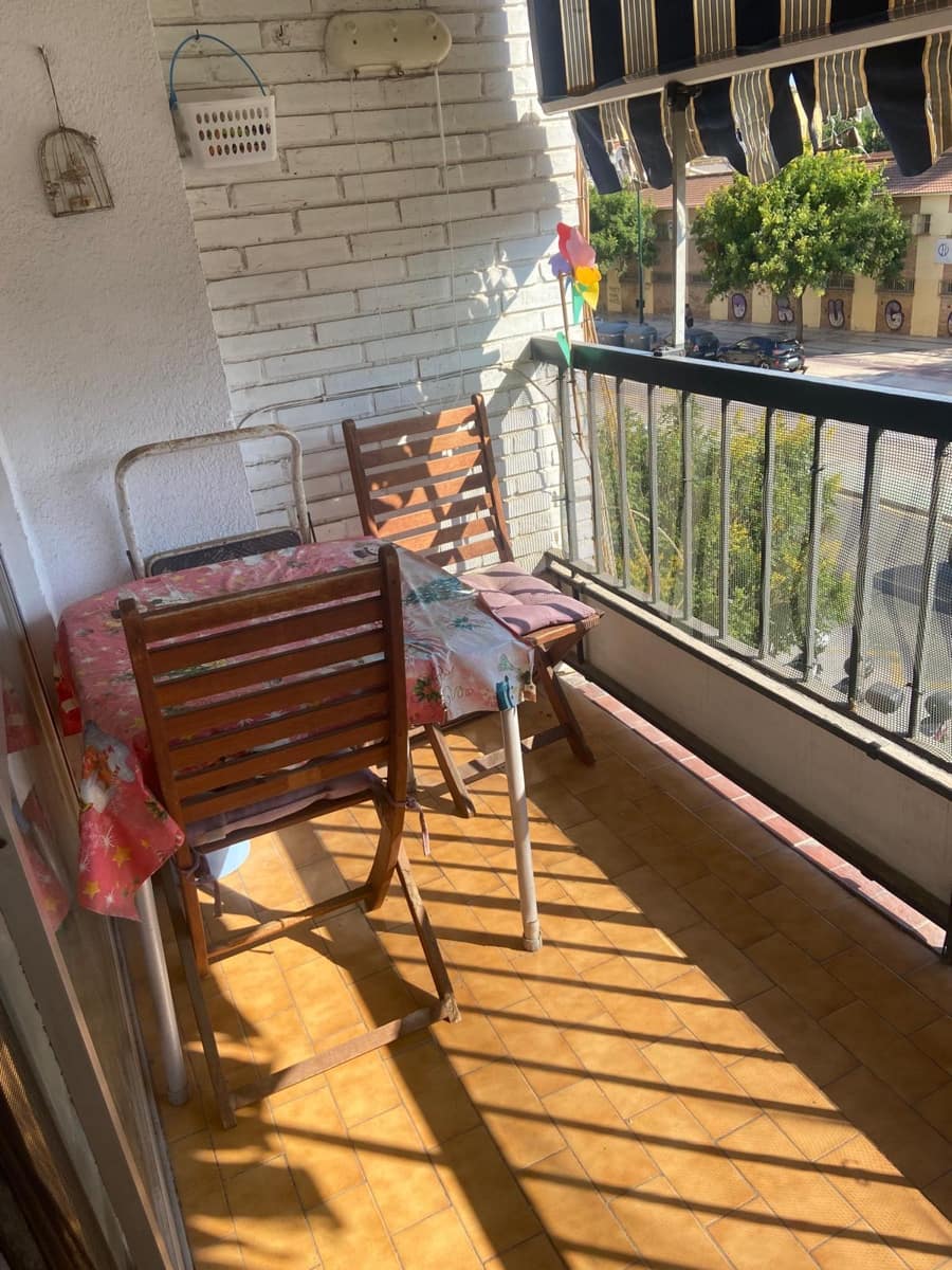 3 bedroom Flat for rent in Malaga city - € 950 (Ref: 9946565)