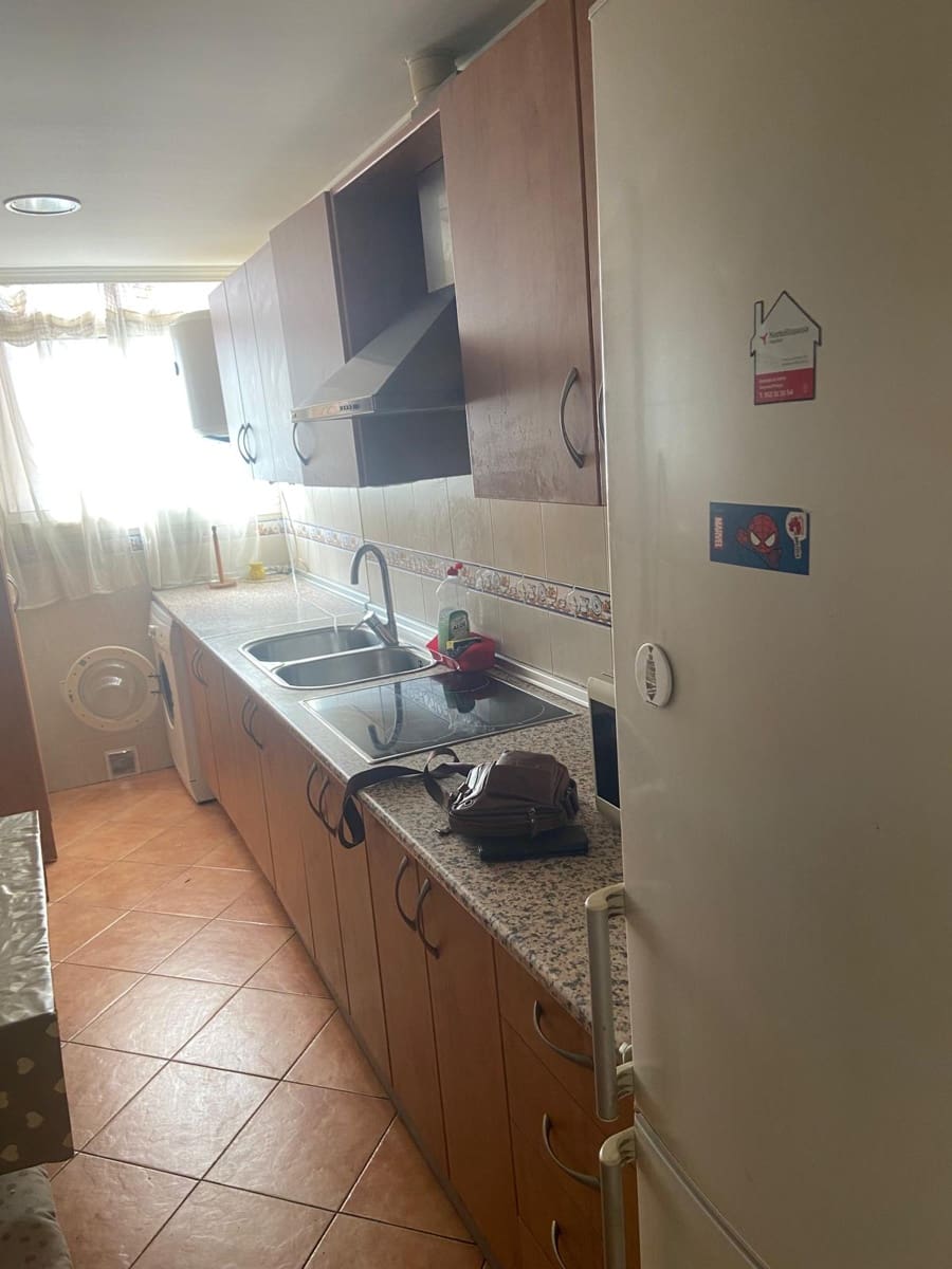 3 bedroom Flat for rent in Malaga city - € 950 (Ref: 9946565)