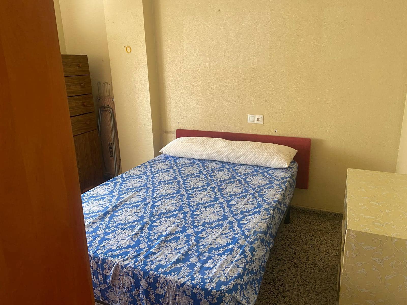 3 bedroom Flat for rent in Malaga city - € 950 (Ref: 9946565)