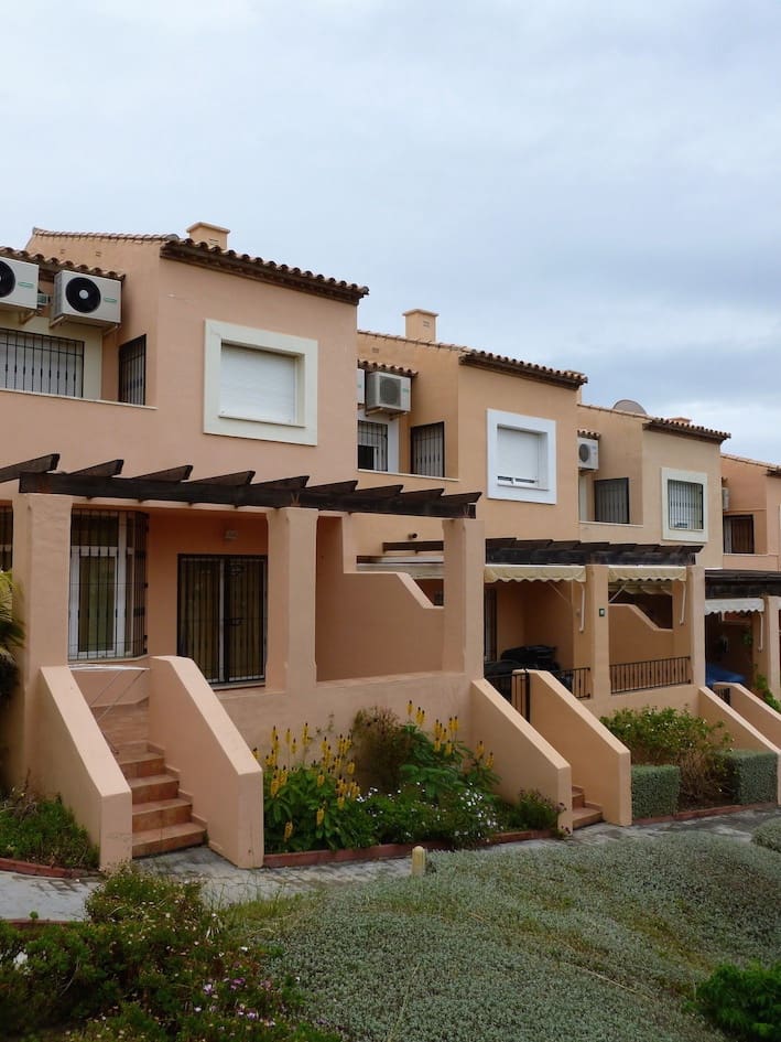 3 slaapkamer Villa te huur in Calahonda met zwembad garage - € 1.895 (Ref: 9968876)