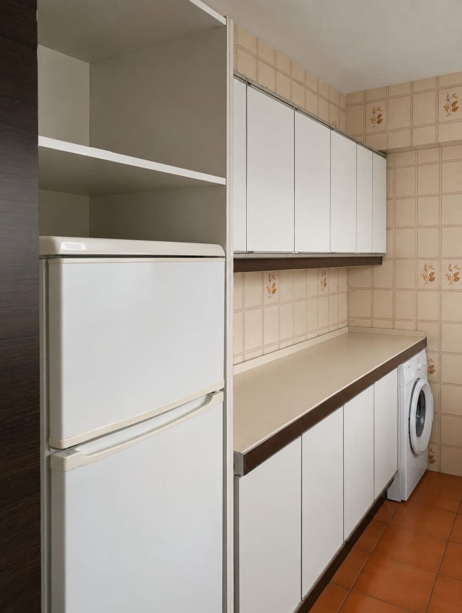 3 soveværelse Lejlighed til leje i Malaga by - € 1.300 (Ref: 9975870)