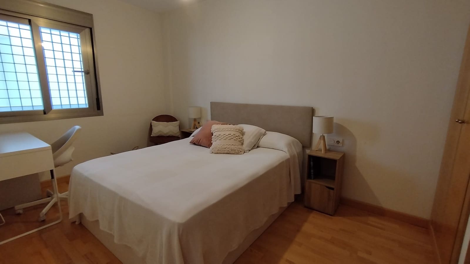 1 soverom Leilighet til leie i Malaga by med svømmebasseng garasje - € 1 500 (Ref: 9975885)